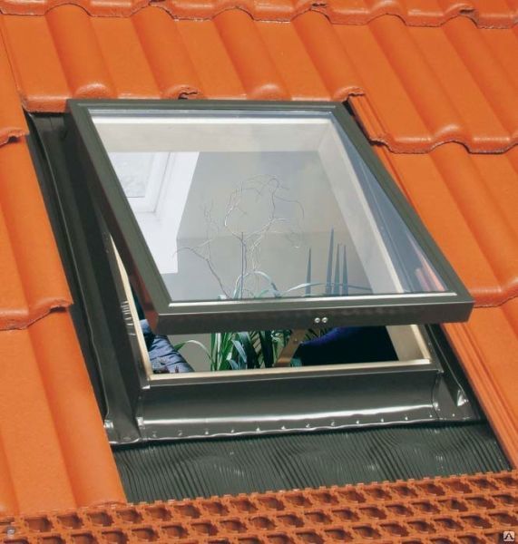 Окно-люк WGI с крышкой оснащенной стеклопакетом с универс. окладом 46х55