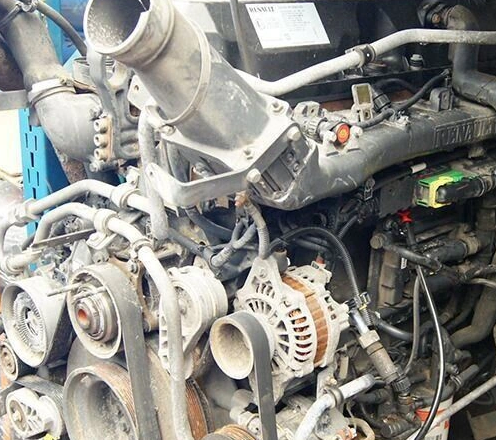 Двигатель Рено Премиум DCI в разборе