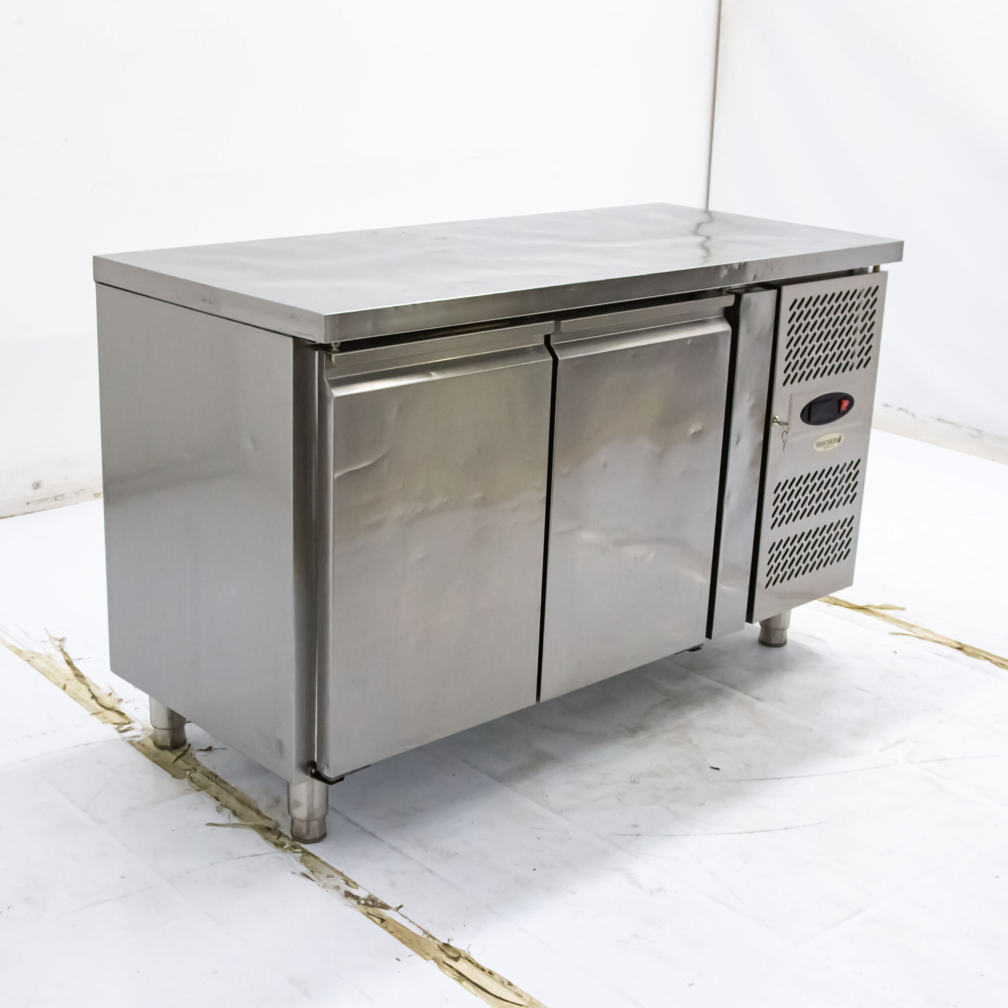Стол холодильный Tefcold SK6210