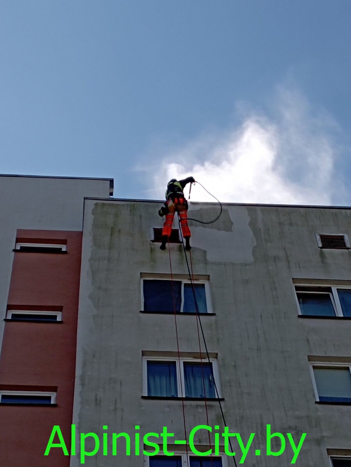 Покраска фасада здания в Гродно, покраска фасада здания цена Гродно,  покраска фасада многоэтажного здания Гродно, покраска фасадов высотных домов  Гродно, покраска фасада альпинистами в Гродно, стоимость покраски фасада  здания за 1 кв